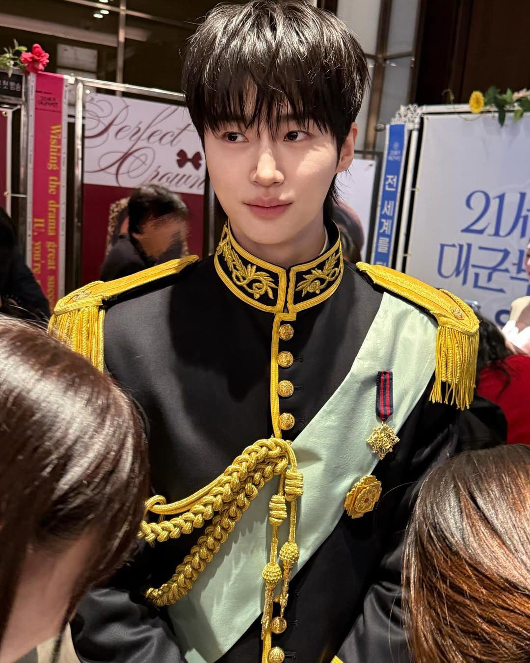 Phim là câu chuyện giả tưởng về nước Hàn Quốc vẫn còn chế độ Quân chủ lập hiến