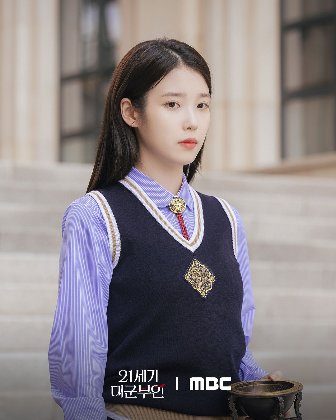 IU tái xuất với Perfect Crown