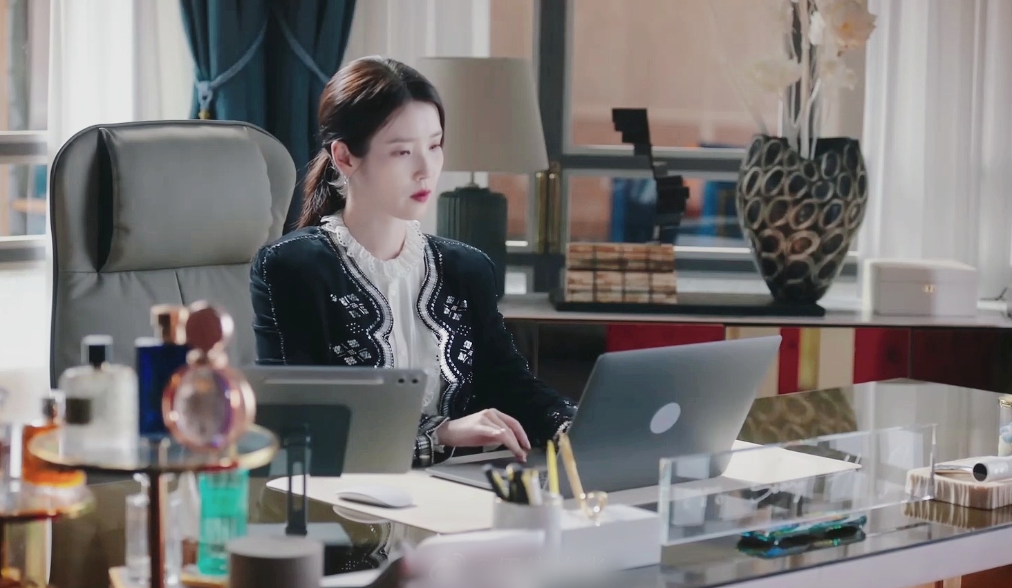 Tiểu thư tài phiệt đẹp nhất Hàn Quốc hiện tại: Người đẹp mặc gì cũng sang, 18 năm trẻ mãi không già