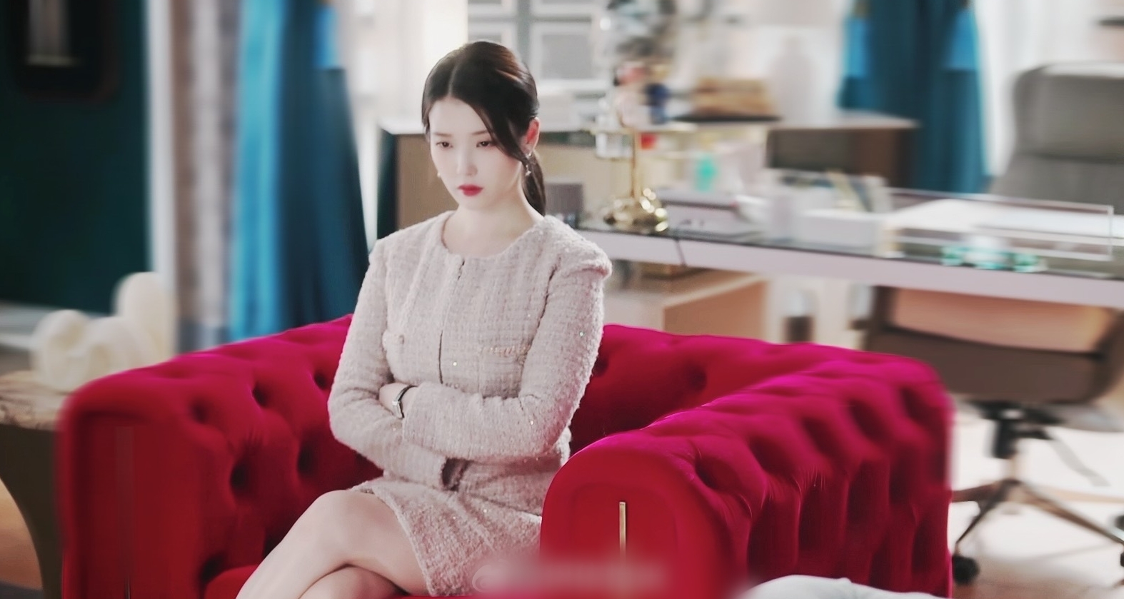 Những bộ trang phục đẹp khác của IU trong phim