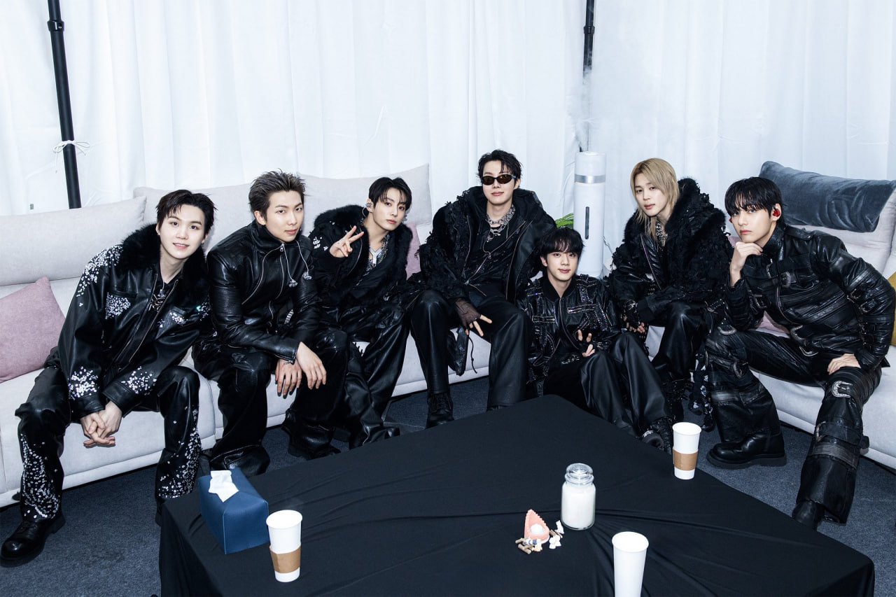 Sự đổ bộ của hàng loạt ngôi sao đình đám đã minh chứng rõ nét cho vị thế độc tôn và sức hút khổng lồ không thể thay thế của BTS hiện tại (Ảnh:X)