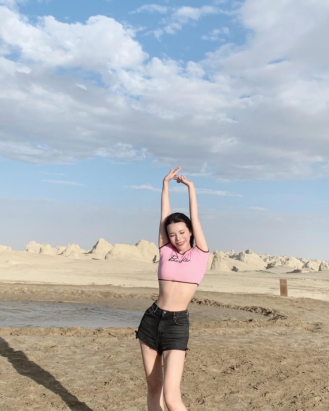 Cô nàng có cuộc sống sang chảnh, vẻ ngoài xinh đẹp.