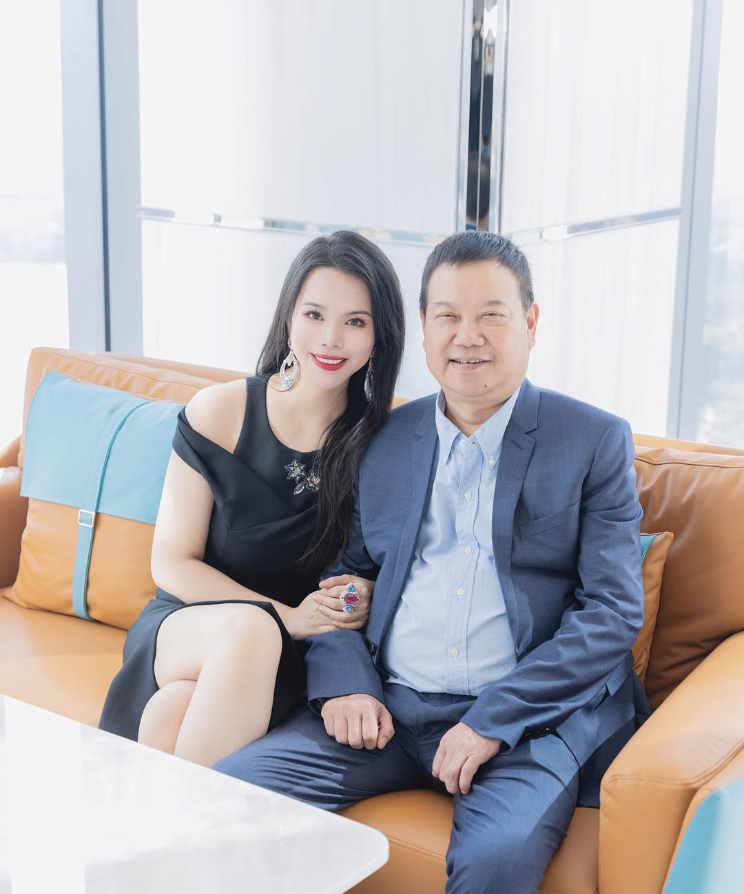 Cô là con gái duy nhất của Dư Tĩnh Uyên - 