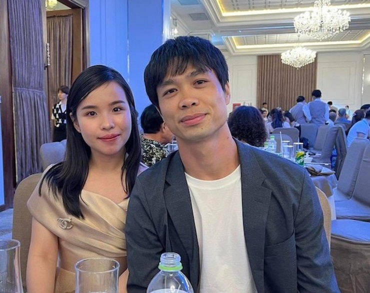 Cầu thủ Việt chưa bao giờ để lộ 1 bức ảnh nhà cửa, xe sang nhưng ai cũng ngầm hiểu: Giàu lắm, gia thế nhà vợ khủng!