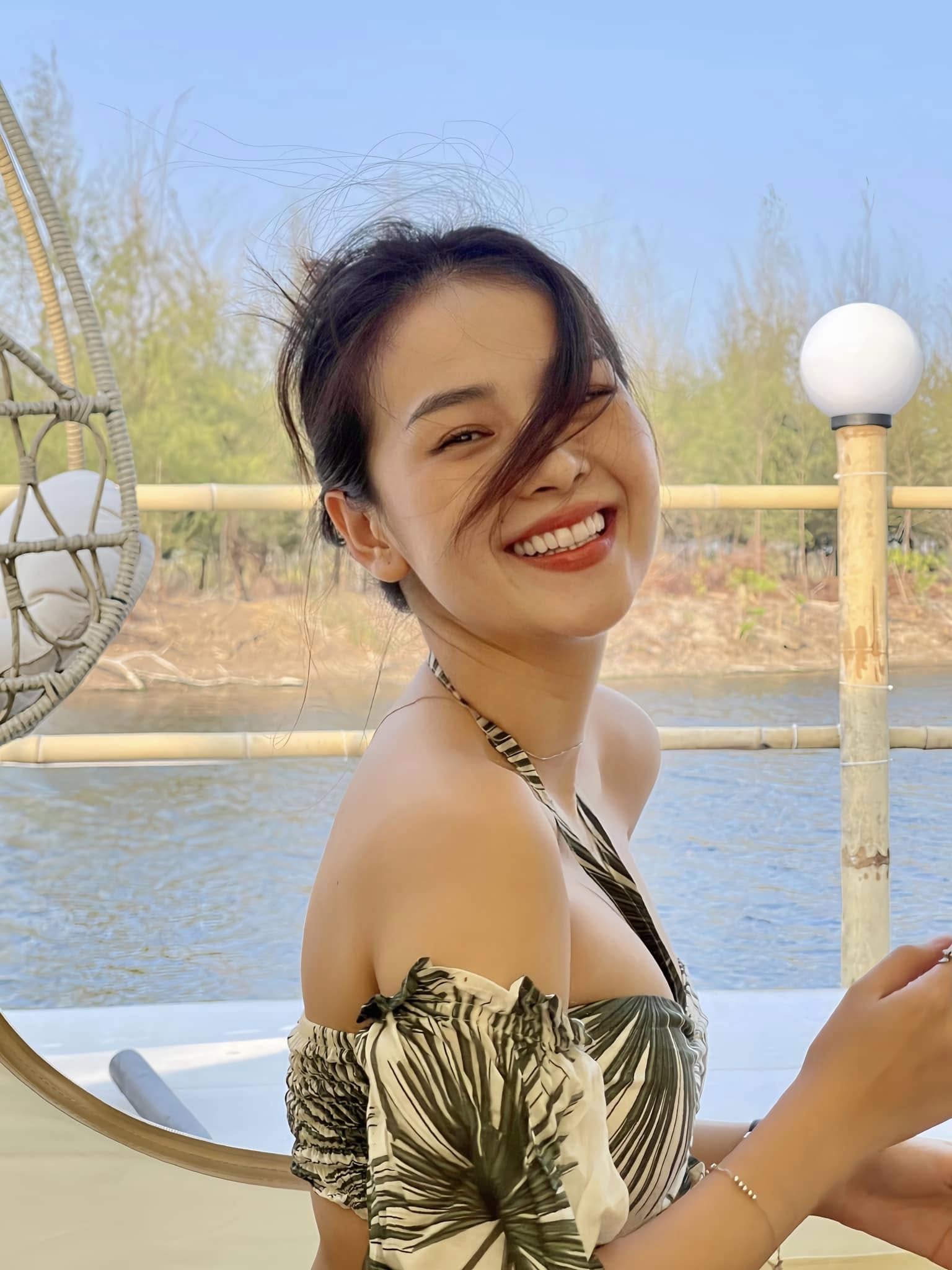 Nhìn mỹ nhân này phủ sóng khắp Việt Nam ta nói nó đã: Da trắng dáng đẹp mặt xinh, ngắm 1000 lần vẫn rung động