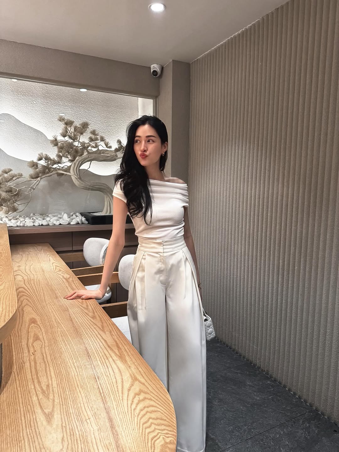 Nữ thần Songkran gây sốt xứ Chùa Vàng: Mặt xinh dáng xịn ăn mặc đẹp đỉnh, không tin cô ấy ở ngưỡng U35