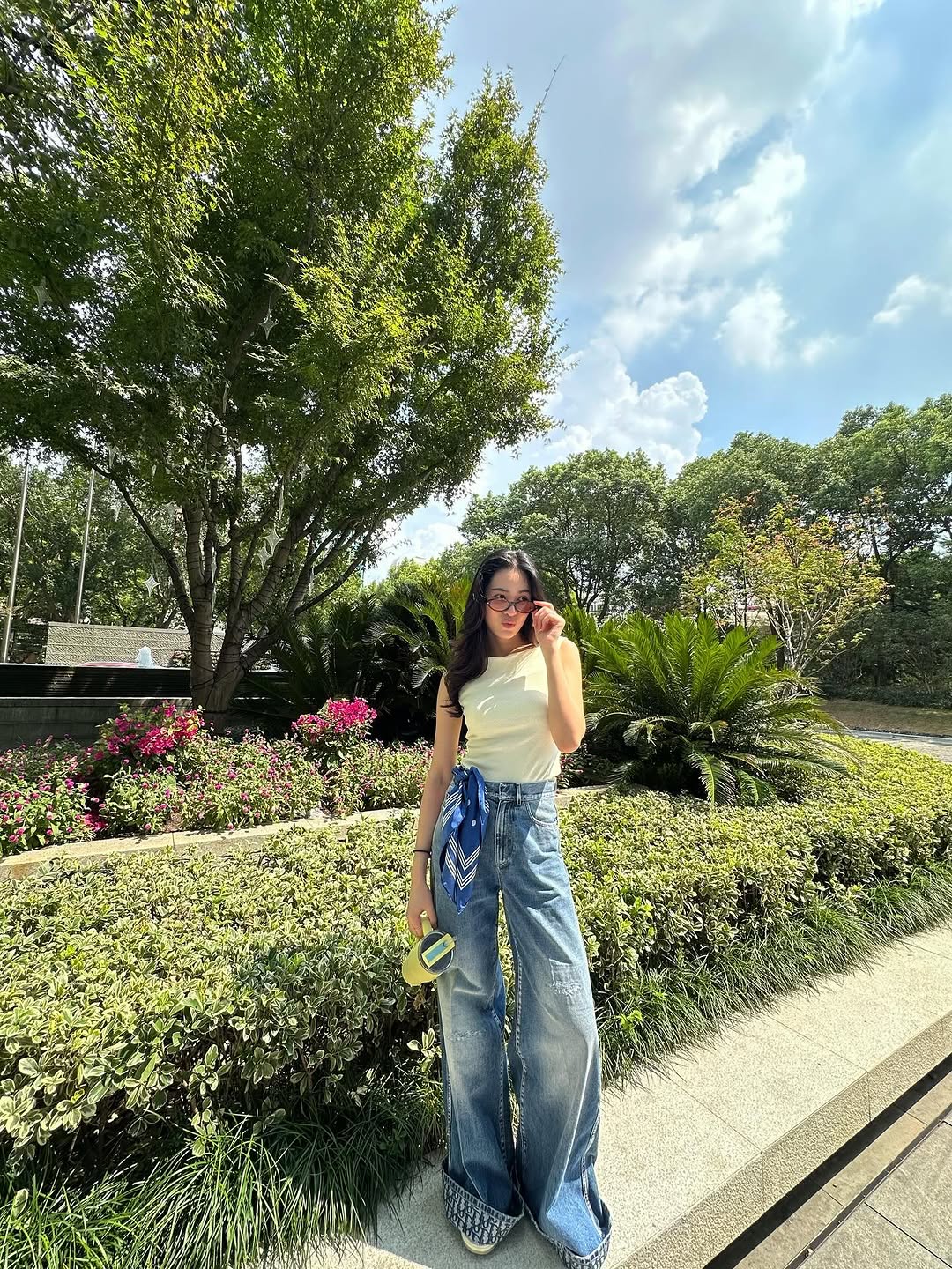 Nữ thần Songkran gây sốt xứ Chùa Vàng: Mặt xinh dáng xịn ăn mặc đẹp đỉnh, không tin cô ấy ở ngưỡng U35