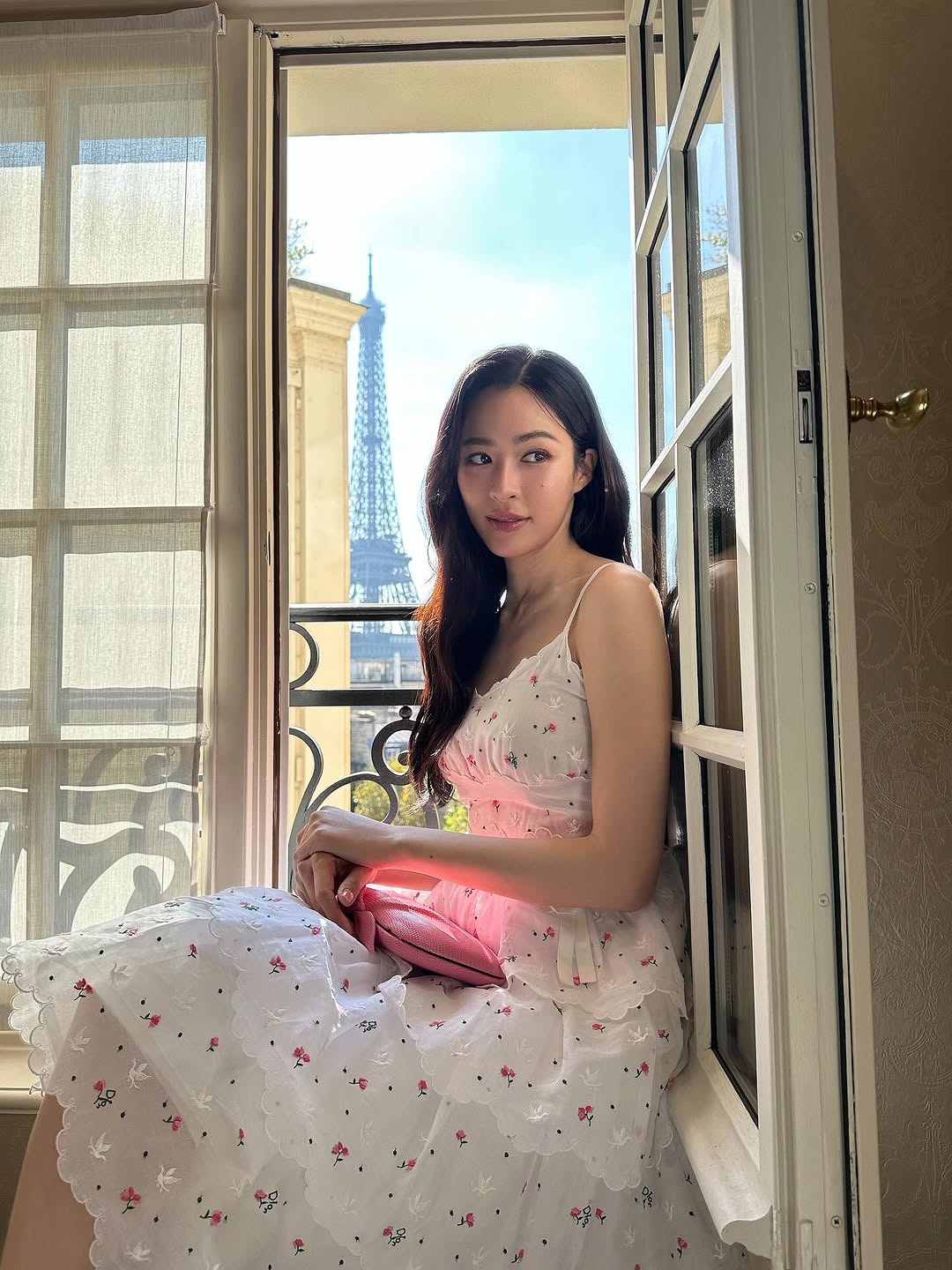 Nữ thần Songkran gây sốt xứ Chùa Vàng: Mặt xinh dáng xịn ăn mặc đẹp đỉnh, không tin cô ấy ở ngưỡng U35