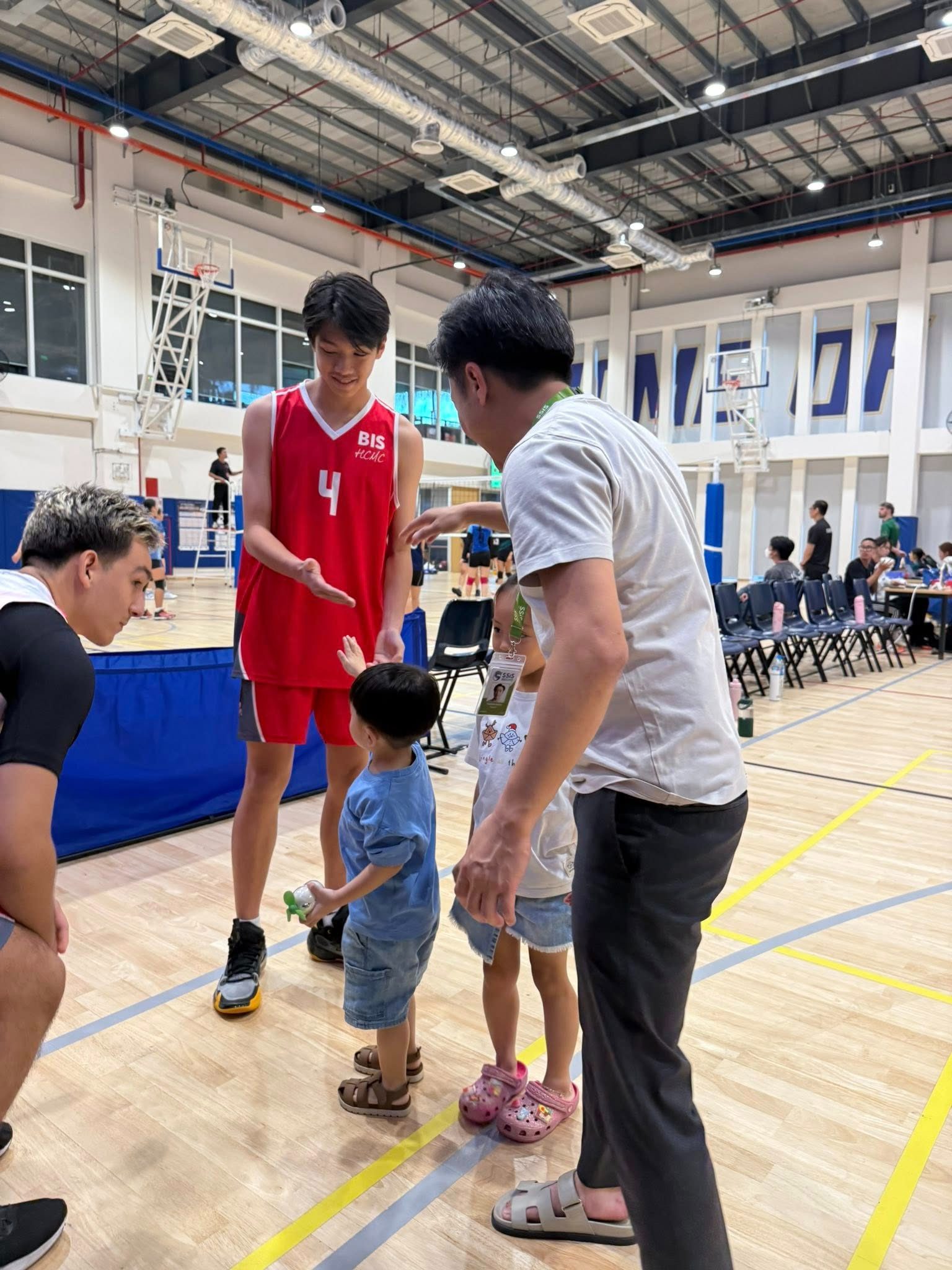 Những khoảnh khắc Subeo bên các em luôn khiến dân mạng thích thú