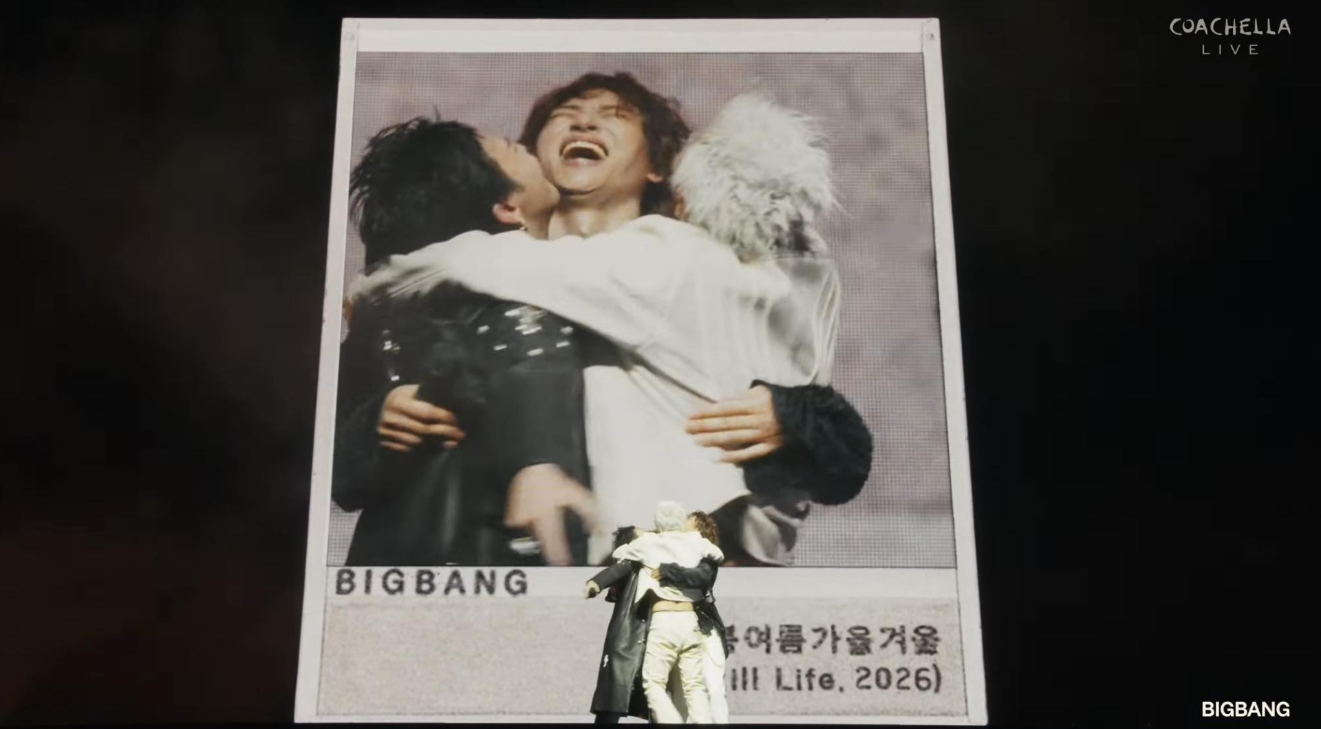 BIGBANG ôm nhau trong khoảnh khắc kết màn. Ảnh: X