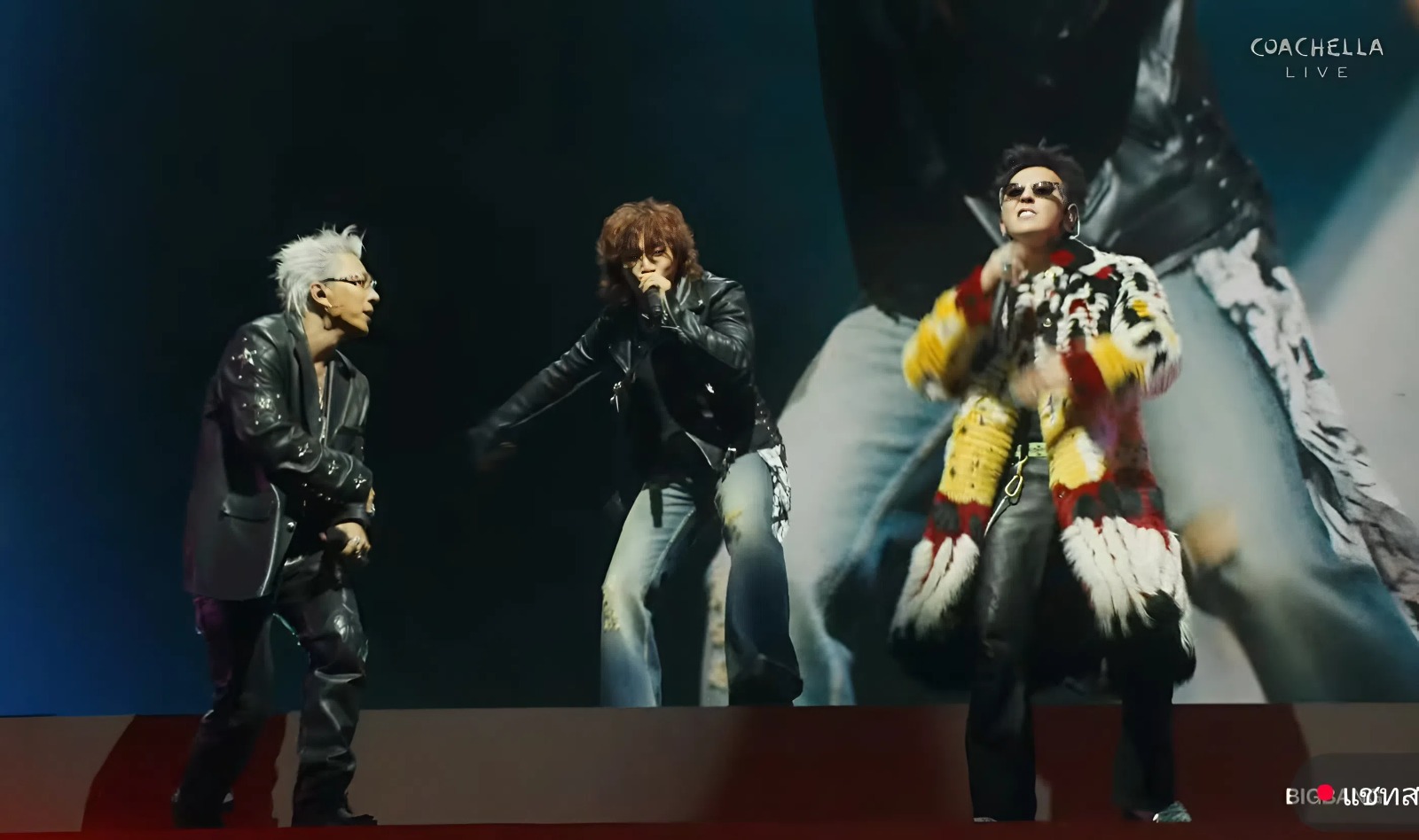 Rất nhiều Chrome Hearts được nhìn thấy trong set diễn Bangchella.