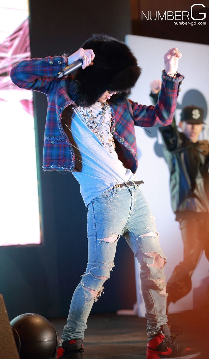 G-Dragon đem 3000 viên kim cương lên sân khấu Coachella nhưng không sáng bằng khoảnh khắc cùng Taeyang làm 1 chuyện