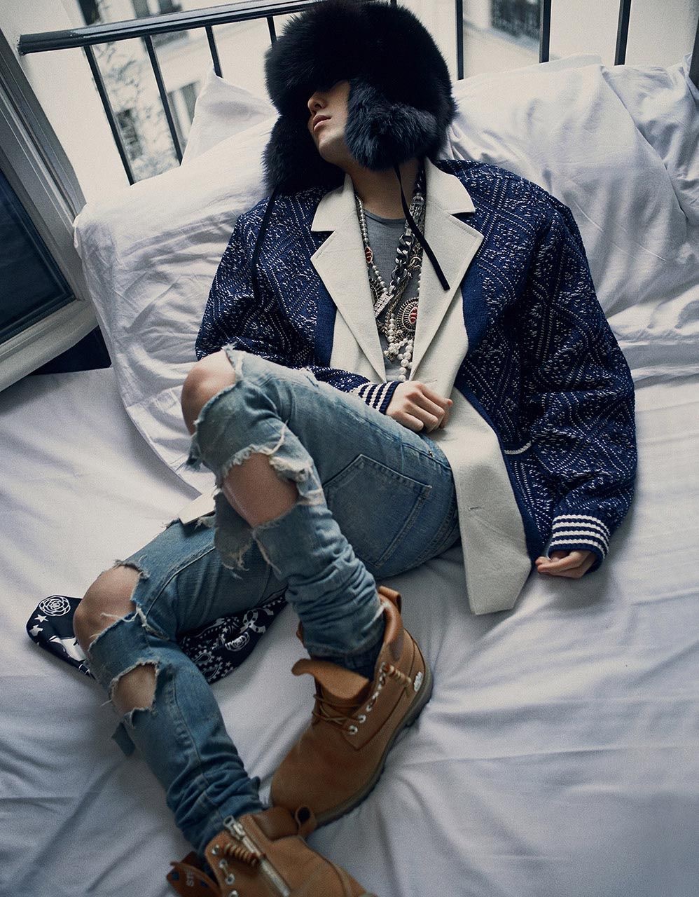 G-Dragon đem 3000 viên kim cương lên sân khấu Coachella nhưng không sáng bằng khoảnh khắc cùng Taeyang làm 1 chuyện