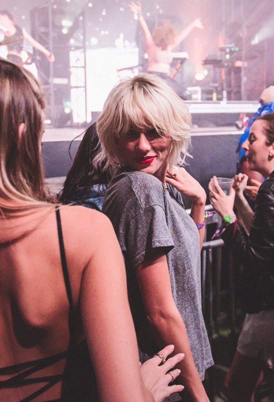 Tên gọi Bleachella ra đời chính vì phong cách này được Taylor chính thức ra mắt tại Coachella 2016. Ảnh: Instagram