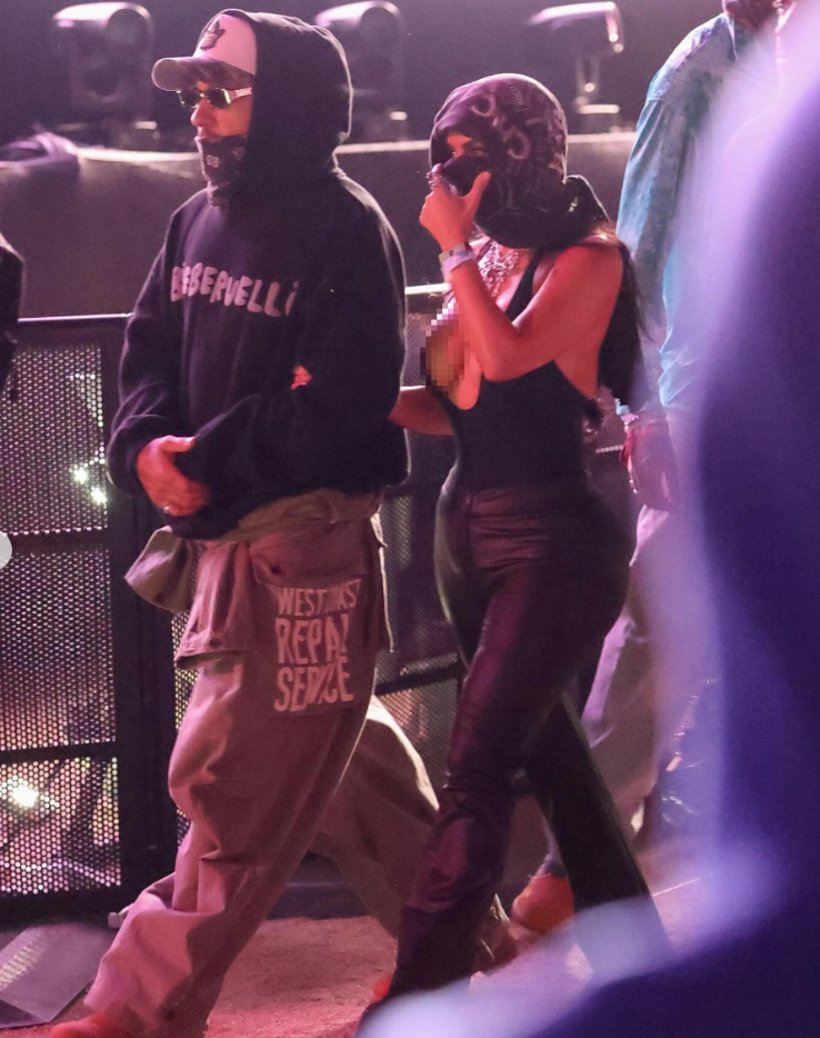 Kim Kardashian xuất hiện tại Coachella cùng bạn trai tin đồn Lewis Hamilton. Ảnh: Instagram