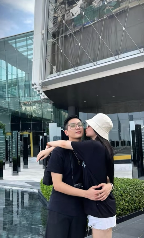   Nam ca sĩ sinh năm 1997 cho biết không muốn công khai vì lo ngại sẽ gây áp lực cho đối phương. Ảnh: FBNV  