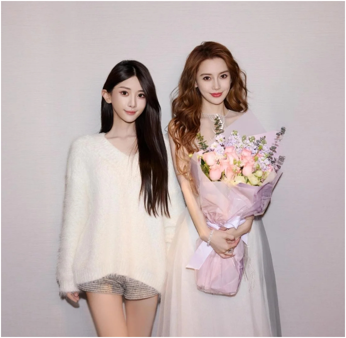 Hình ảnh trước đó của người đẹp này và Angelababy.