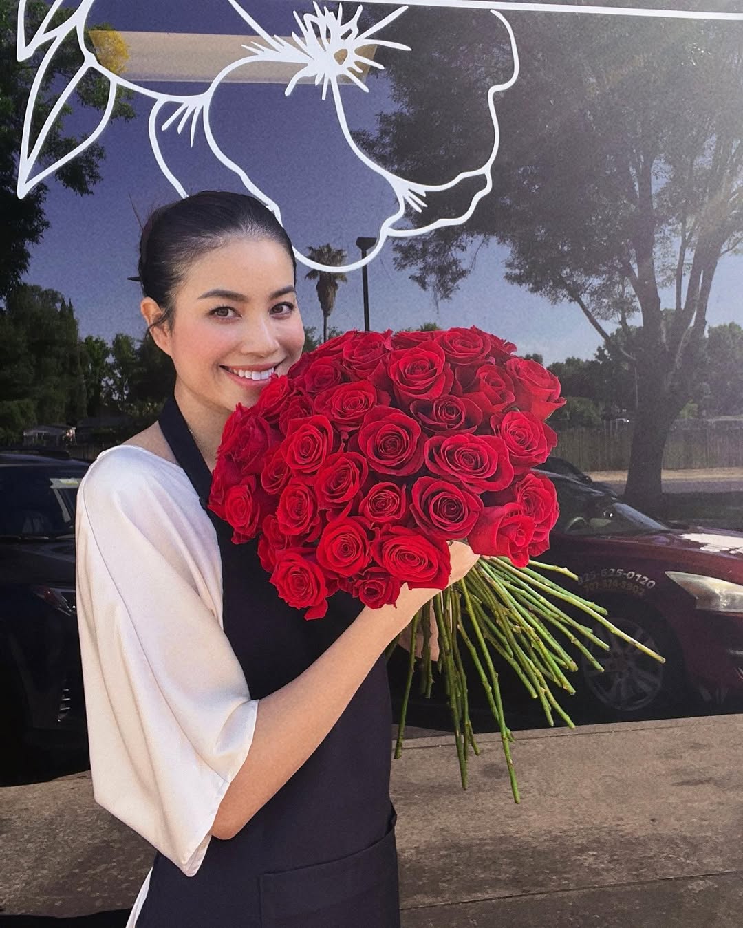 Phạm Hương đã chuyển hướng sang công việc kinh doanh tiệm hoa 