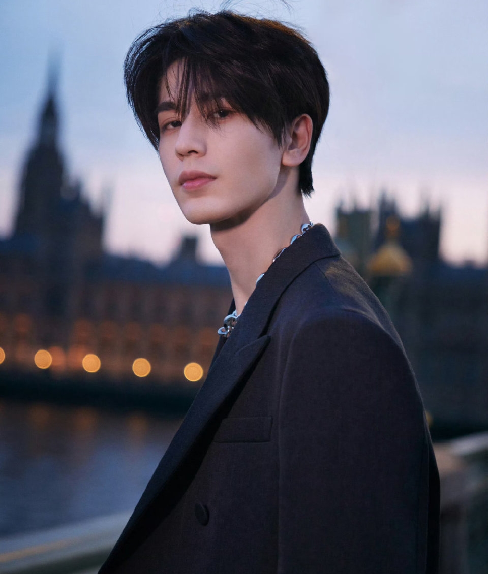 Bất chấp lời chê bai, Trương Lăng Hách vẫn mừng thành công của Trục Ngọc