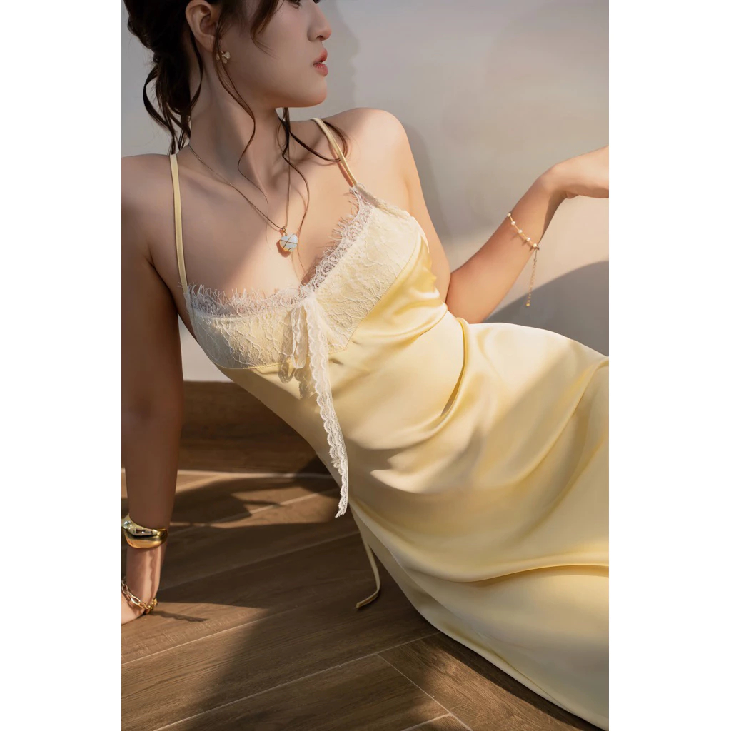 Hailey Bieber mặc chiếc váy hot nhất mùa hè 2026, chiếm hết spotlight ở Coachella