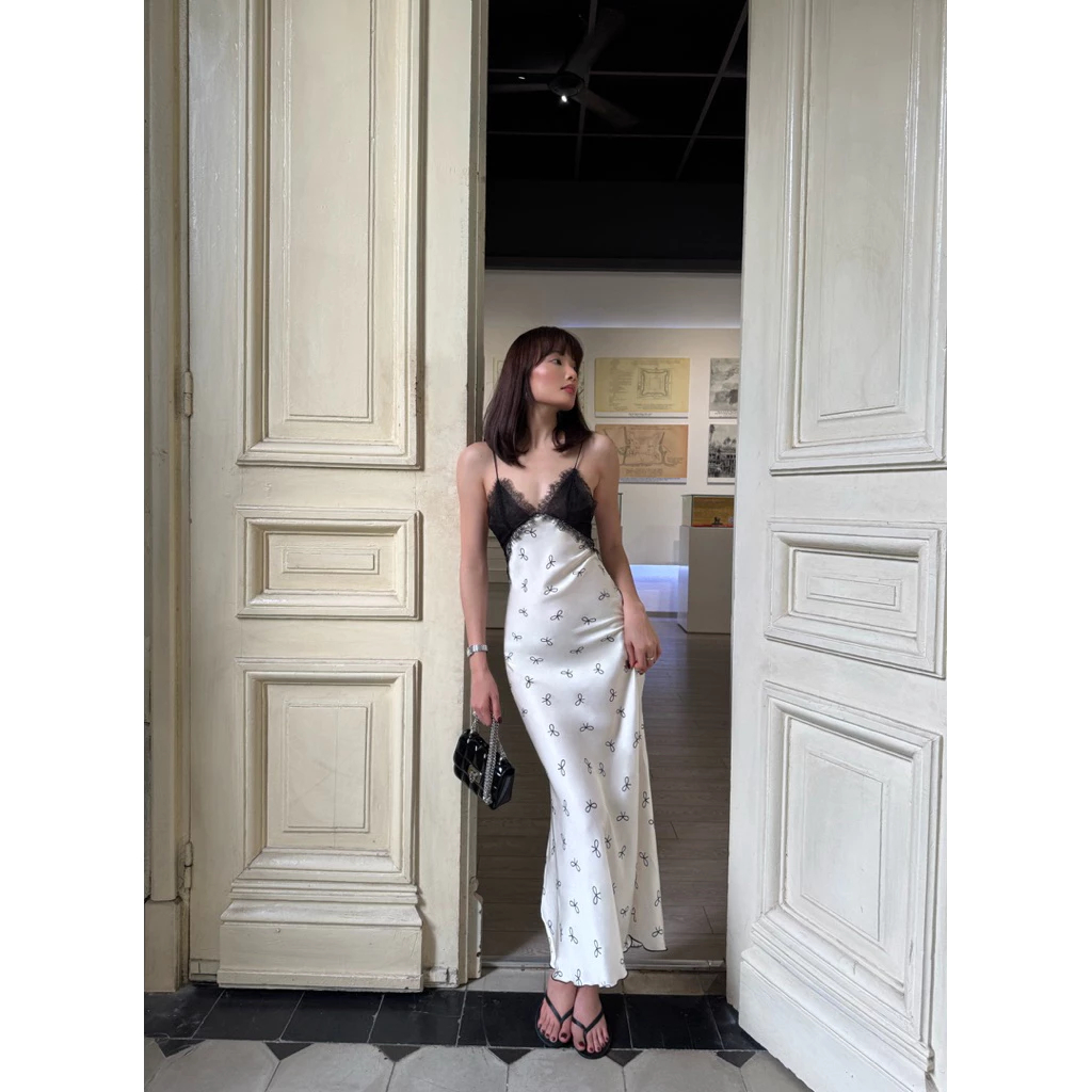 Hailey Bieber mặc chiếc váy hot nhất mùa hè 2026, chiếm hết spotlight ở Coachella