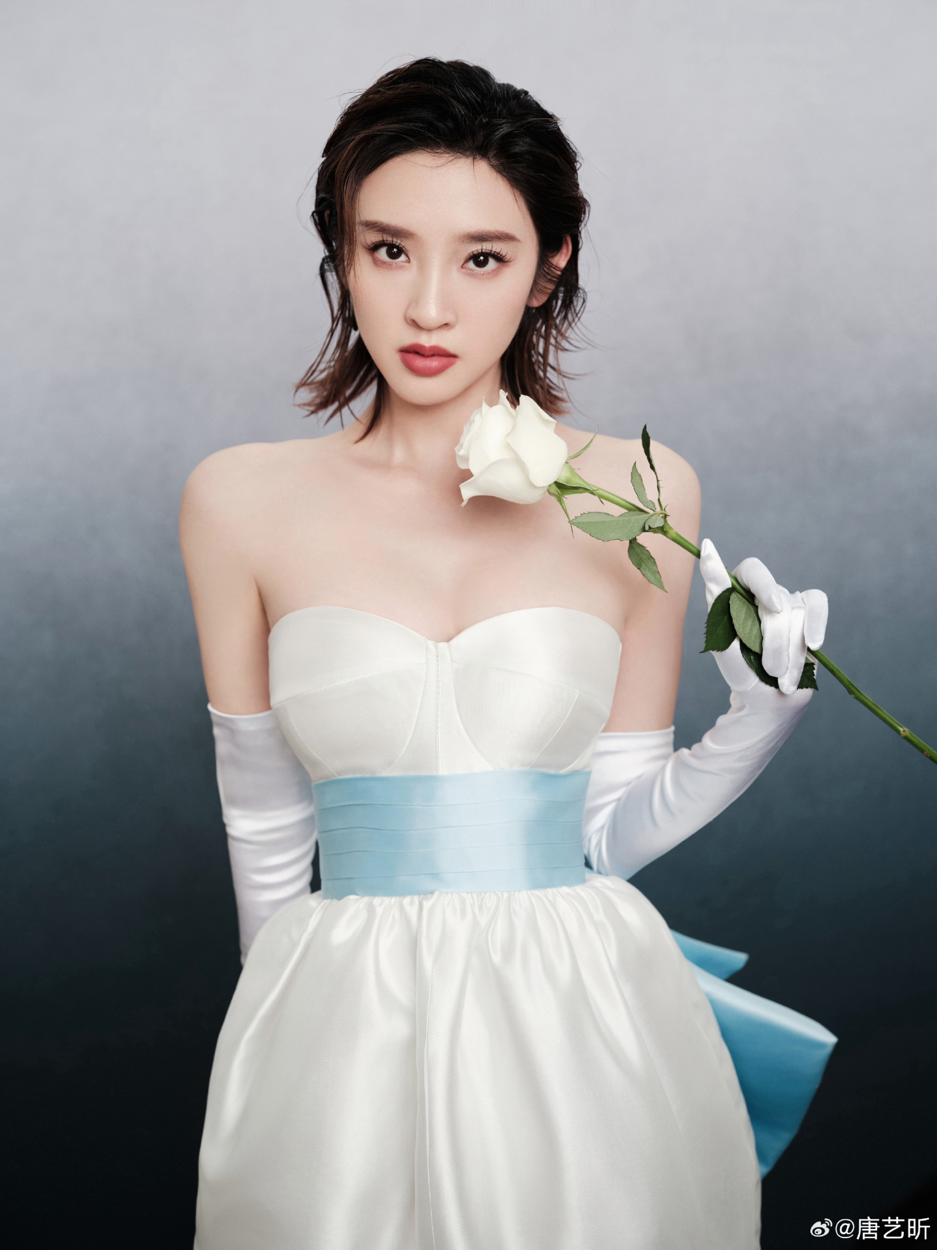 Đường Nghệ Hân từng được mệnh danh là ngọc nữ có vẻ đẹp thuần khiết, nụ cười ngọt ngào nhất Cbiz. Ảnh: Sina.