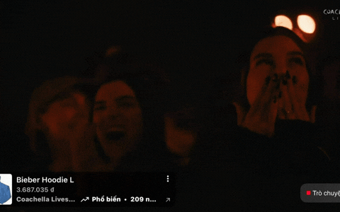 Justin tri ân vợ ngay trên sân khấu. Ảnh: X