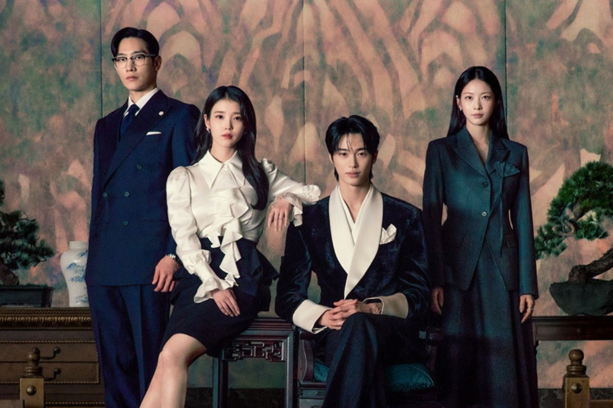 Perfect Crown có sự tham gia của IU, Byeon Woo Seok, Gong Seung Yeon và Steven Noh.