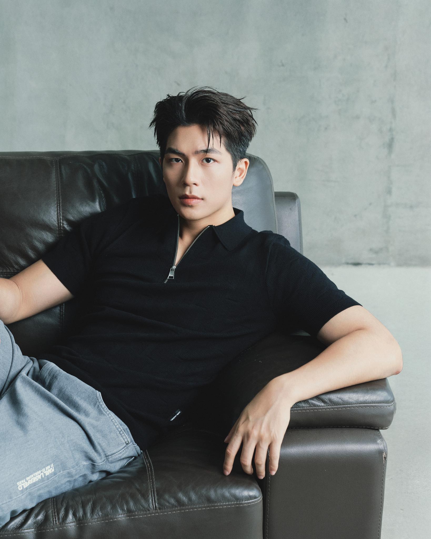   Sở hữu chiều cao 1,86m cùng body săn chắc, nam diễn viên 9x đang trở thành cái tên được đông đảo khán giả yêu mến. Ảnh: FBNV  