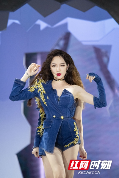 Mạnh Giai bùng nổ danh tiếng ngay sau khi trở về quê nhà (Ảnh: Sina)