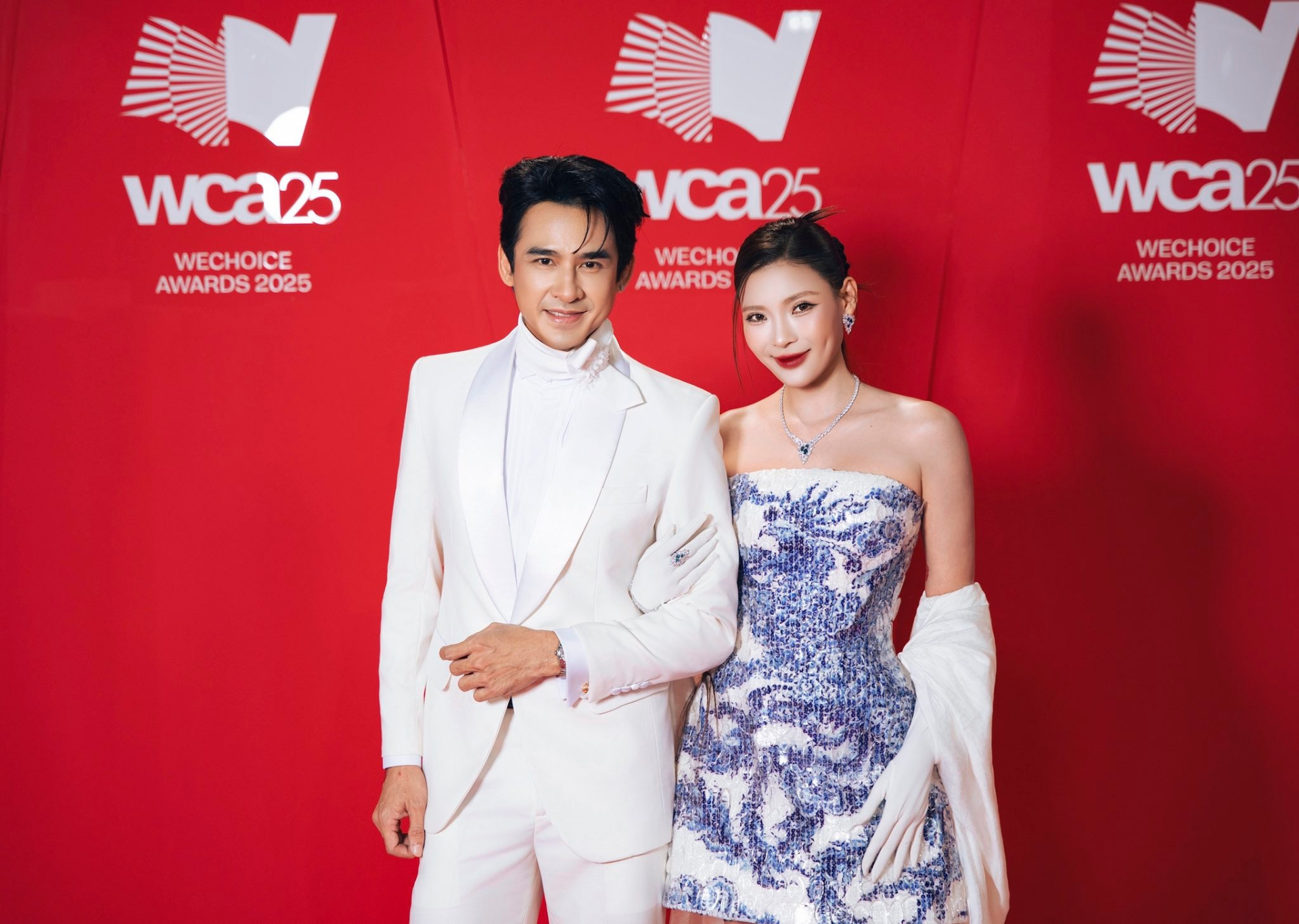 Vợ chồng Thúy Diễm và Lương Thế Thành đồng hành trong mọi hoạt động 