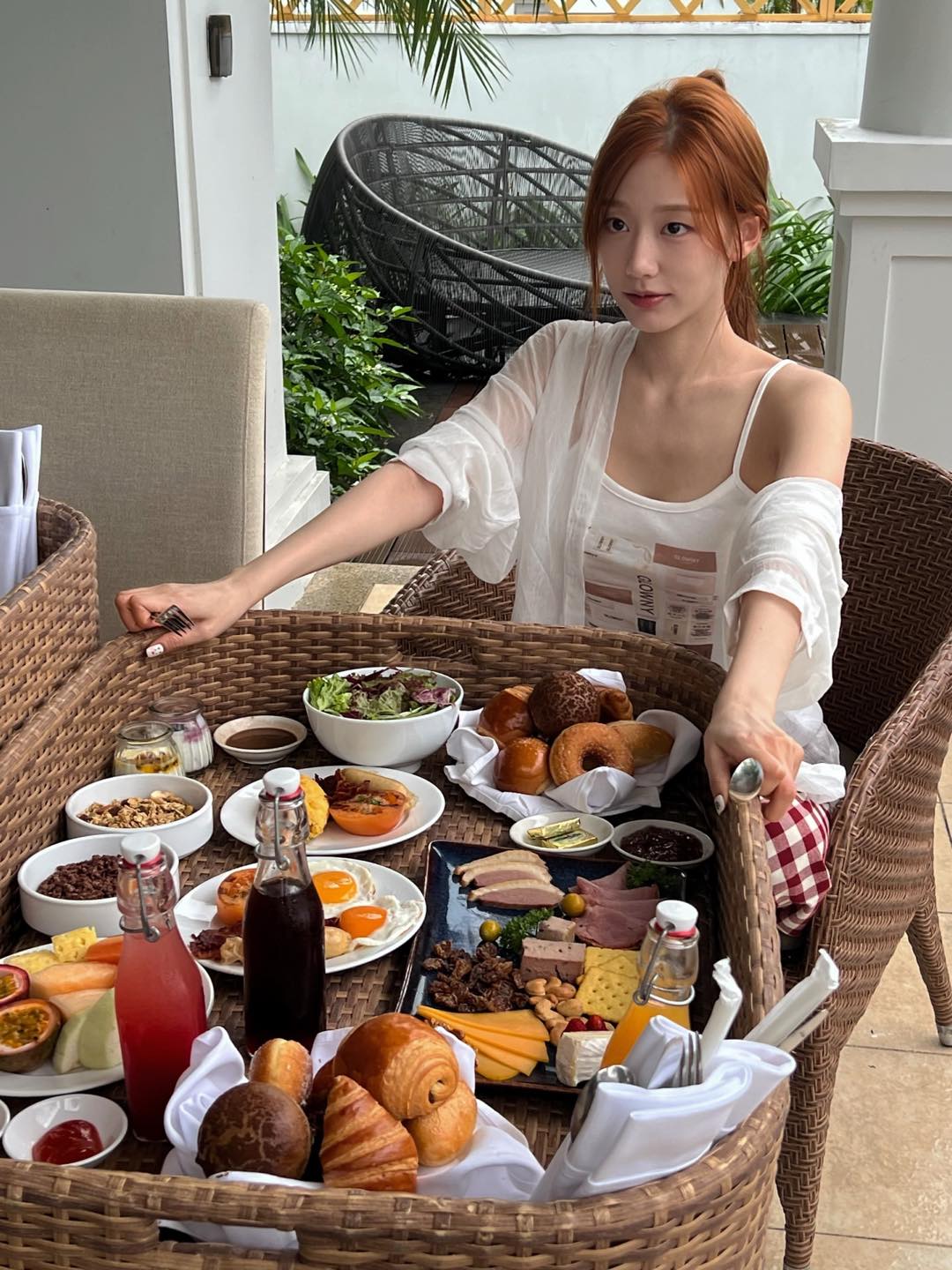 Sao Hàn du lịch Việt Nam: Mặc đẹp không trượt phát nào, có mỹ nữ đội nón lá đúng 