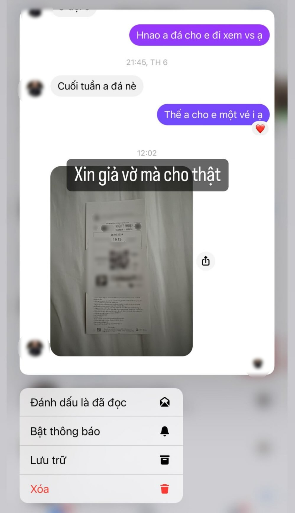 Trong cuộc trò chuyện, cả 2 đối đáp với thái độ thoải mái