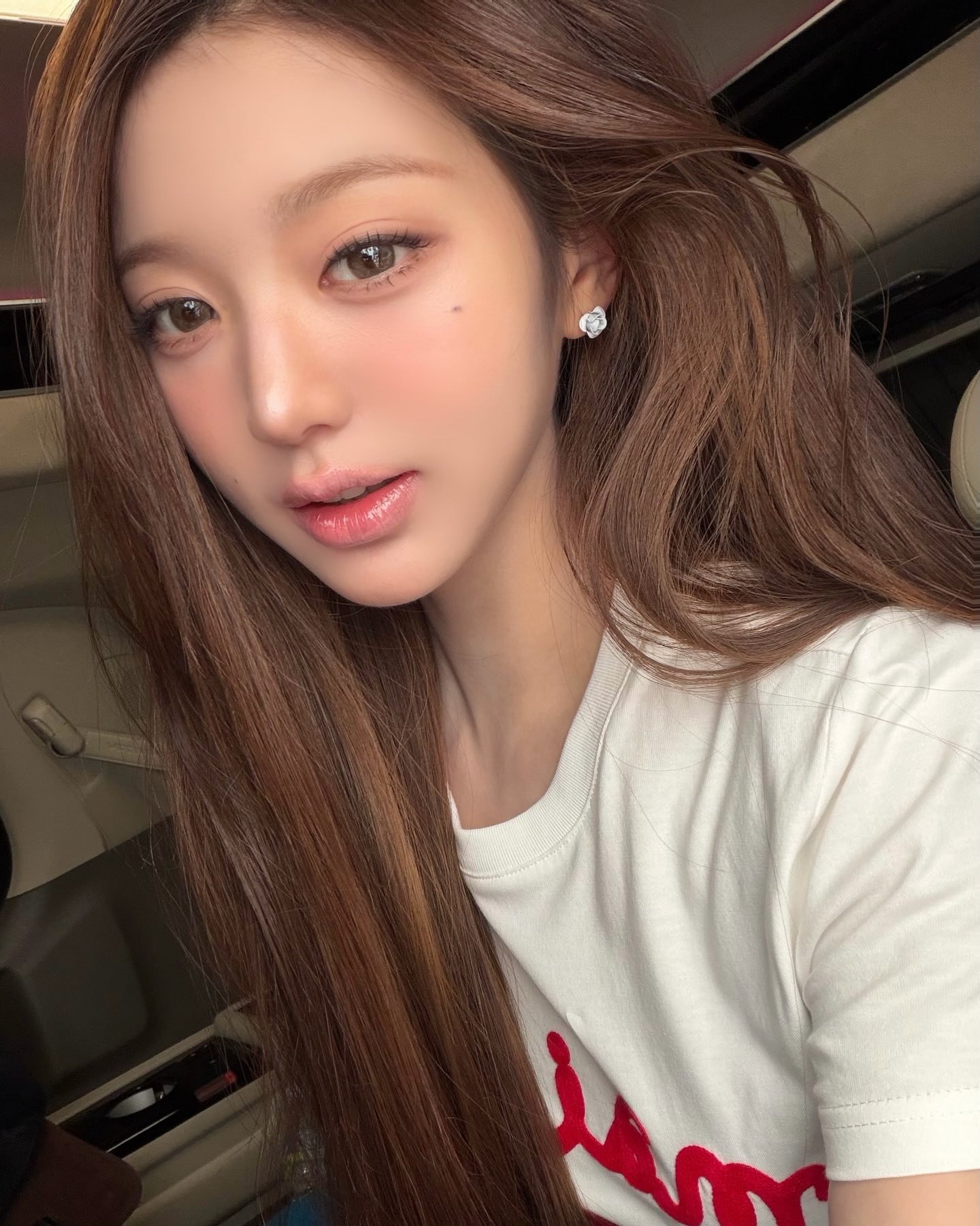 Những thay đổi kì lạ trên gương mặt của Jang Wonyoung khiến dân tình bàn tán. (Ảnh: Instagram)