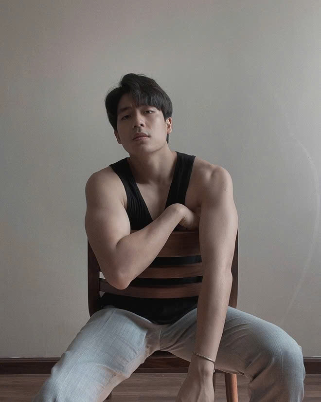   Trần Quốc Anh ghi điểm với visual điển trai chuẩn 