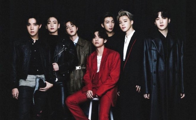 Các thành viên như làm nền cho V. Ảnh: X