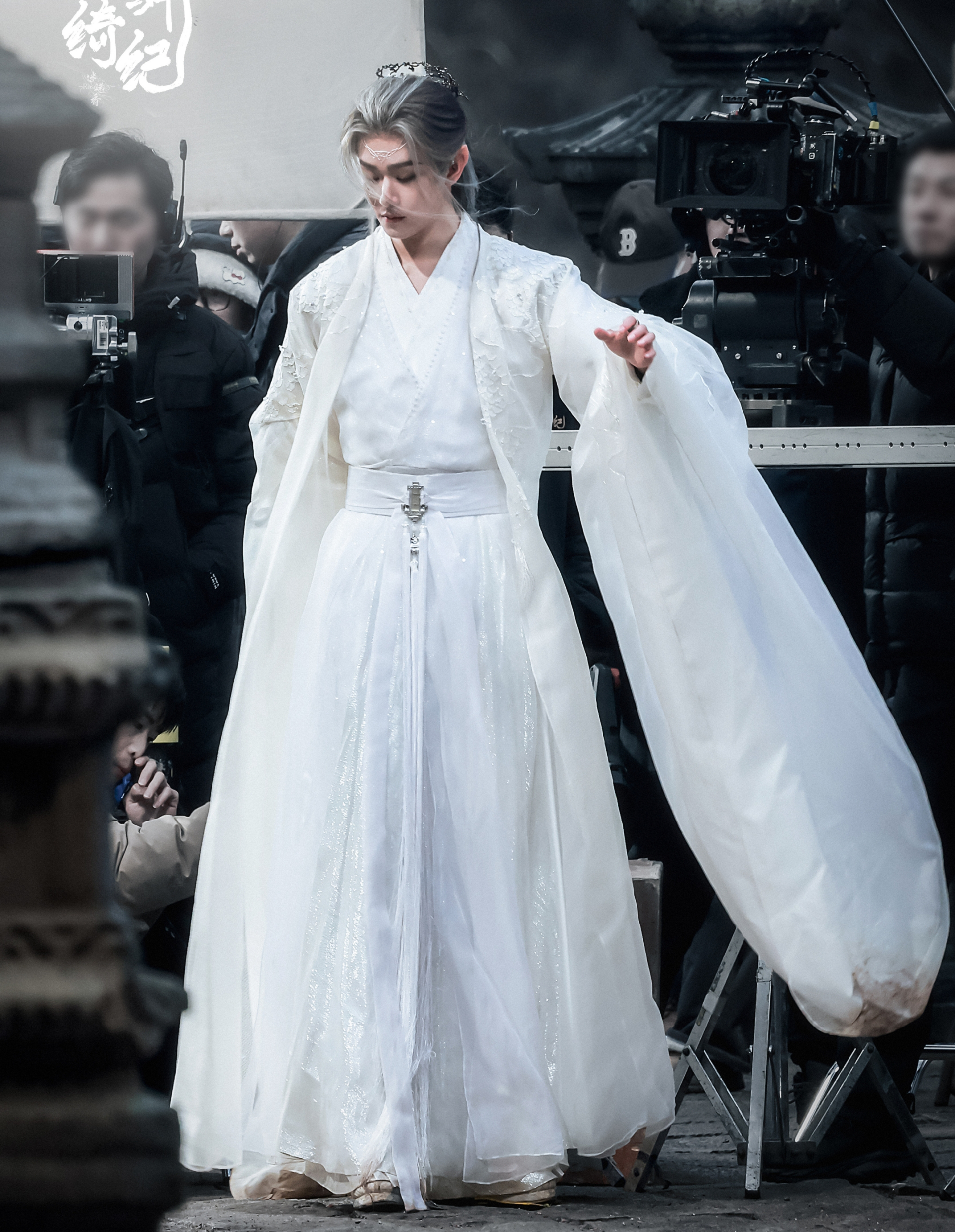 Phong thái khi hóa thân thành Long Thần của nam diễn viên được khen ngợi