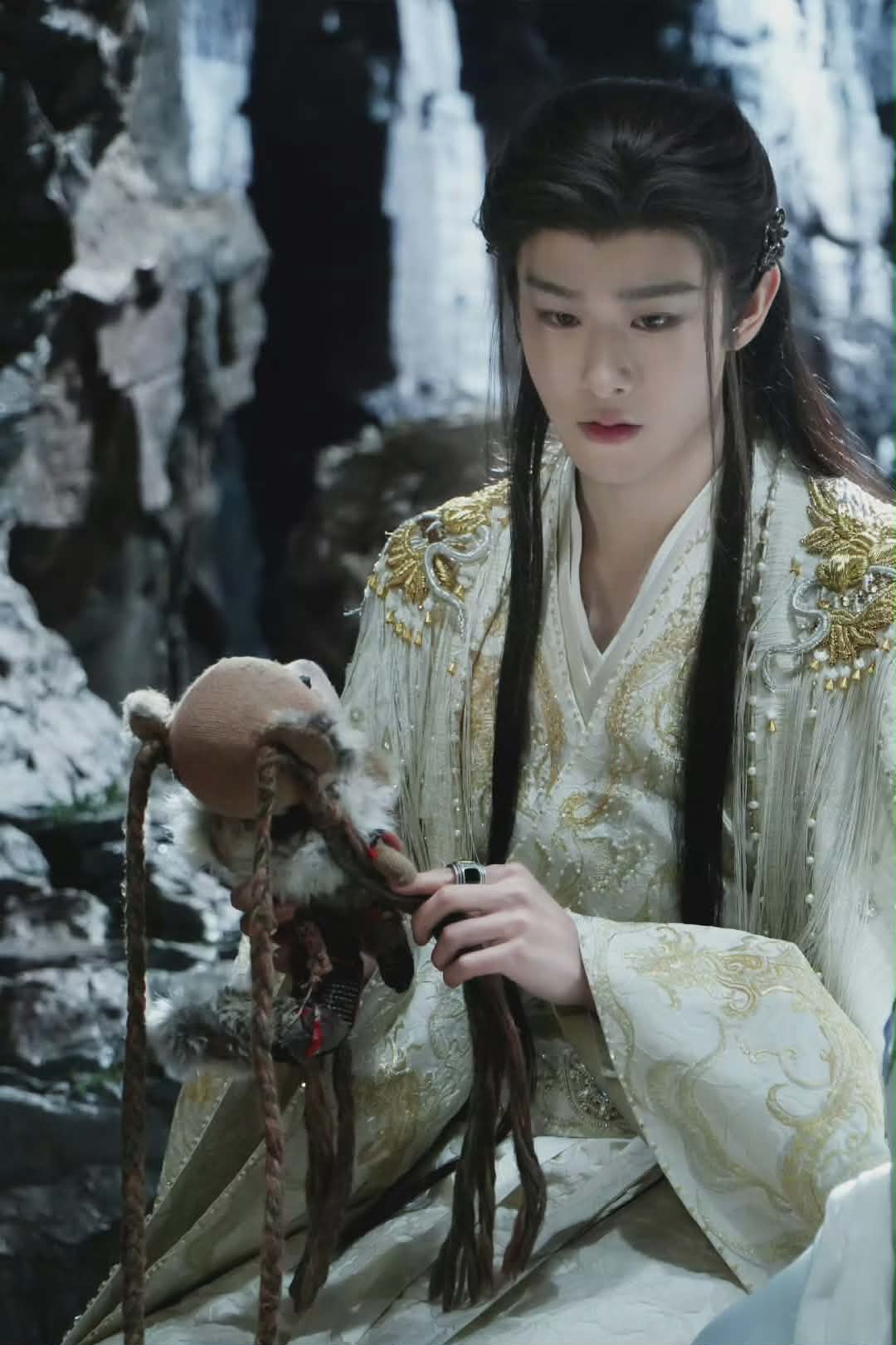 Nam diễn viên cũng có những ưu điểm nhất định như đôi mắt giàu cảm xúc