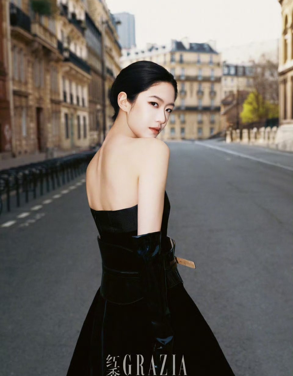 Đã tìm ra bad girl đẹp nhất Trung Quốc: Phì phèo thuốc lá từ phim đến đời, ghét đến mấy cũng không dám chê visual