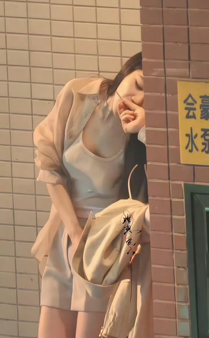 Cảnh hút thuốc của Hướng Hàm Chi được khen đẹp nghệ thuật