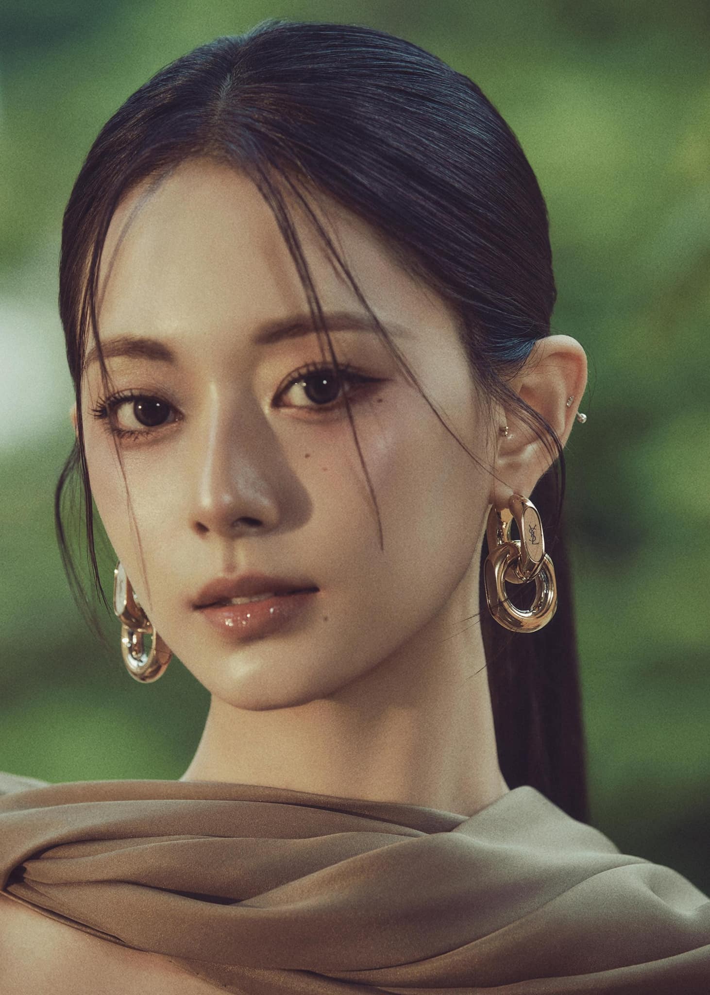 Hot nhất xứ Trung: Hứa Quang Hán đã có bạn gái, nửa kia kém 9 tuổi và 11 lần lọt top đẹp nhất thế giới?