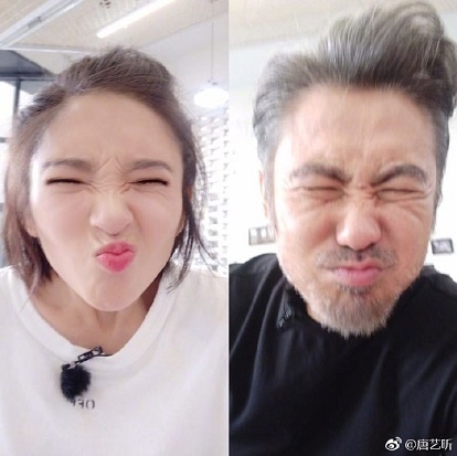 ... và tạo dáng giống nhau của Đường Nghệ Hân và Ngô Tú Ba sau khi đóng phim chung, làm dấy lên nghi vấn nữ diễn viên