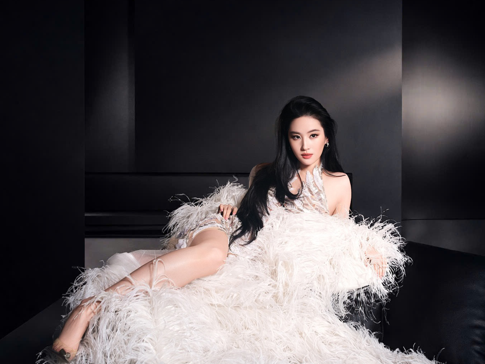   Mỗi lần lộ diện, mỹ nhân Hoa ngữ lại khiến cư dân mạng phải bàn luận không ngớt vì khí chất khó rời mắt. Ảnh: Tổng hợp  