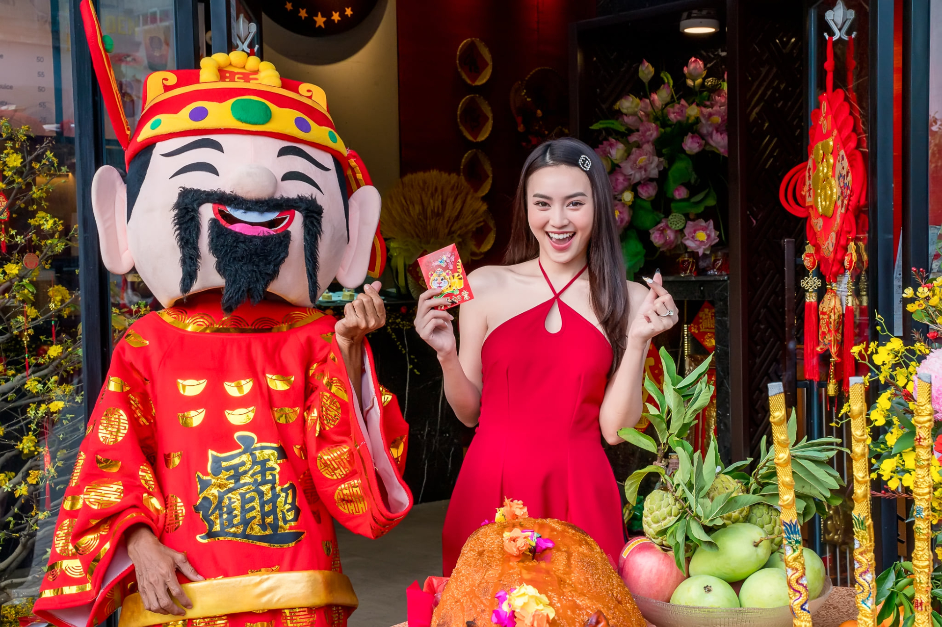 Từng khai trương rầm rộ, chuyện gì đang xảy ra với quán cà phê của Ninh Dương Lan Ngọc sau 4 năm?