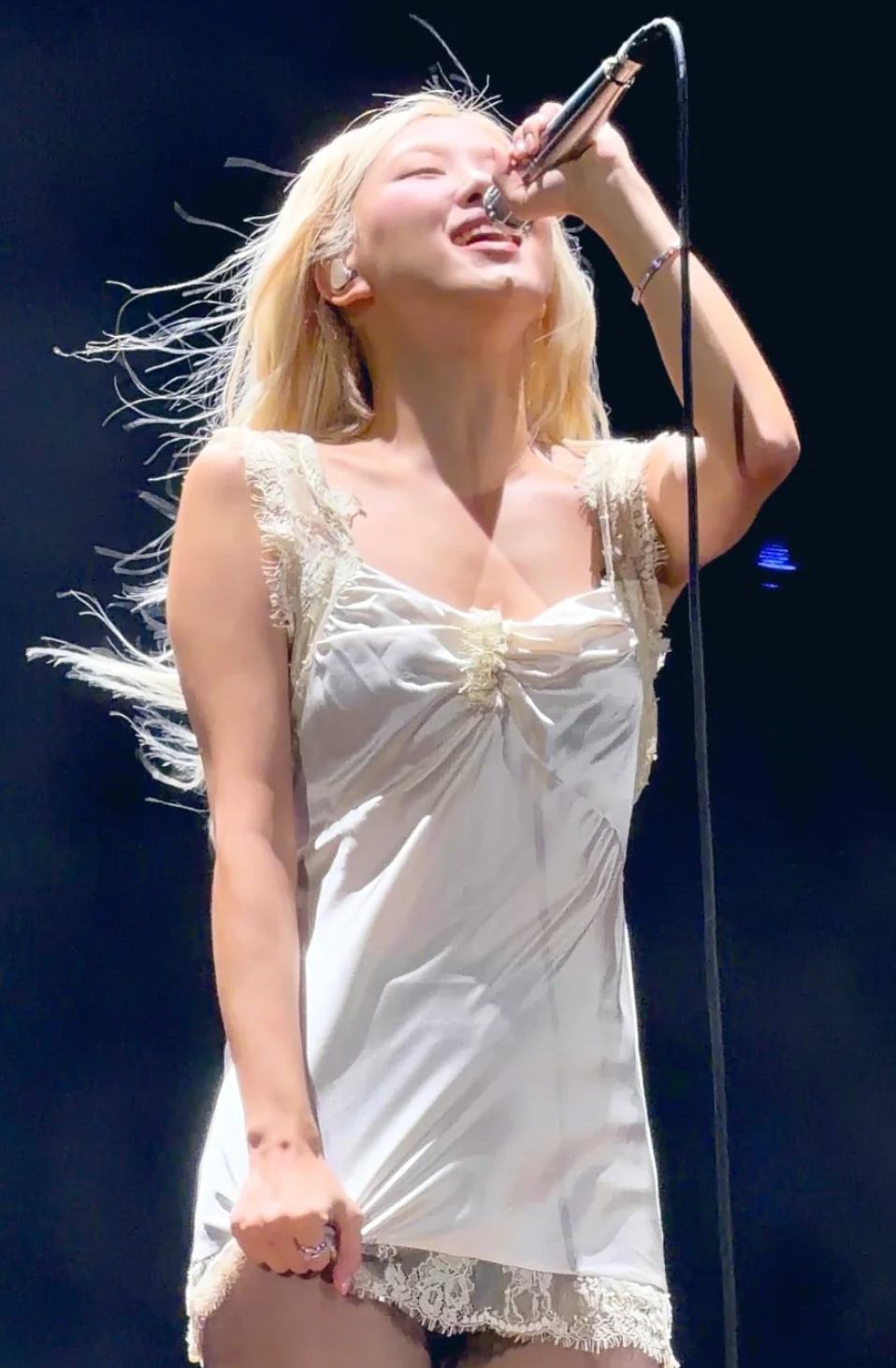 Từ nay hãy gọi Rosé là “bà hoàng váy lụa”: Lăng xê từ Hàn đến Paris, California... không trật 1 nhịp nào