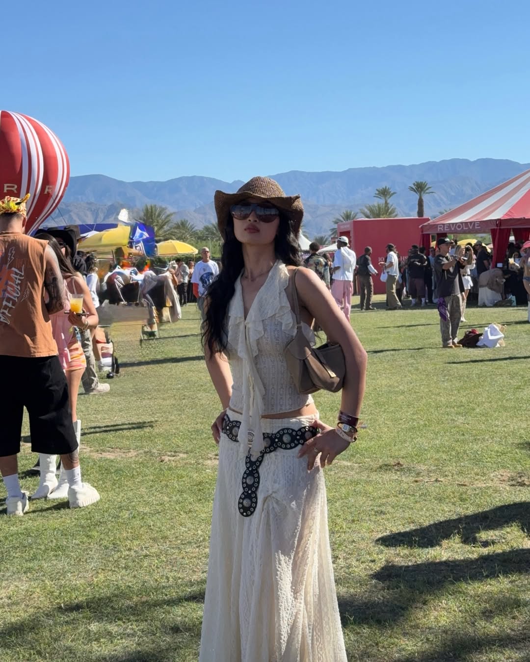 Outfit nhận được nhiều sự quan tâm tại Coachella năm nay.