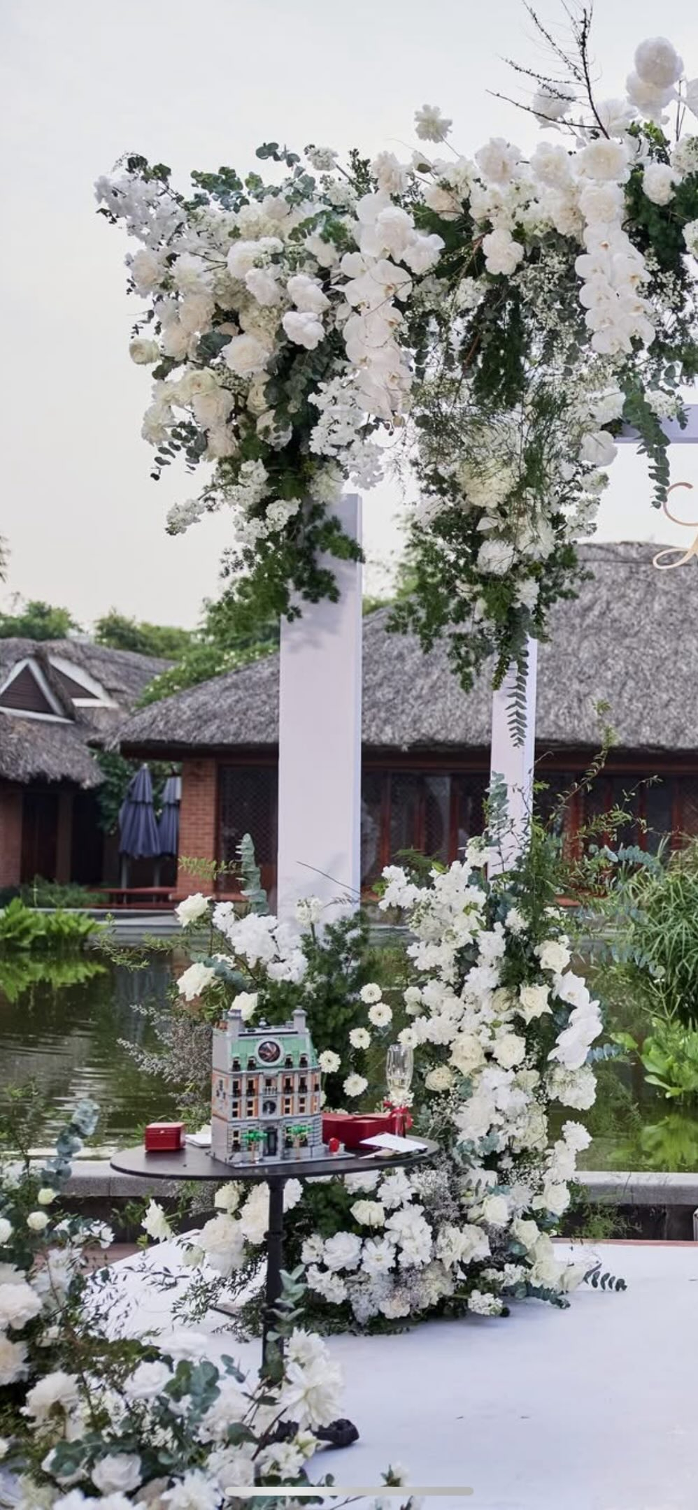 Một cư dân mạng tiết lộ đám cưới của bạn mình từ năm 2022 đã sử dụng mẫu nhà này (Ảnh: Threads)