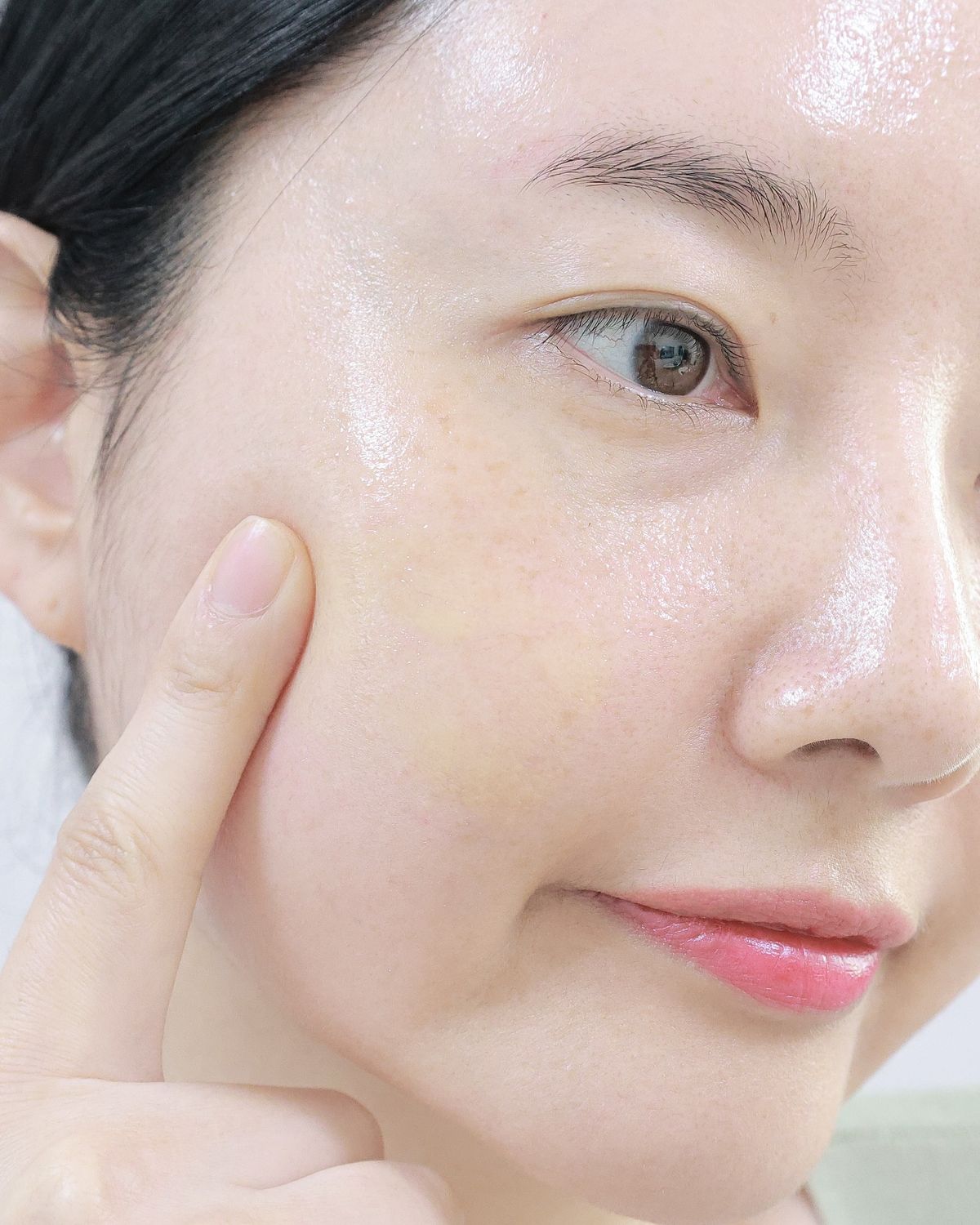 Làm 4 việc trước khi ngủ, làn da “tái sinh” mịn đẹp như hồi 18, lỗ chân lông thu nhỏ rõ rệt