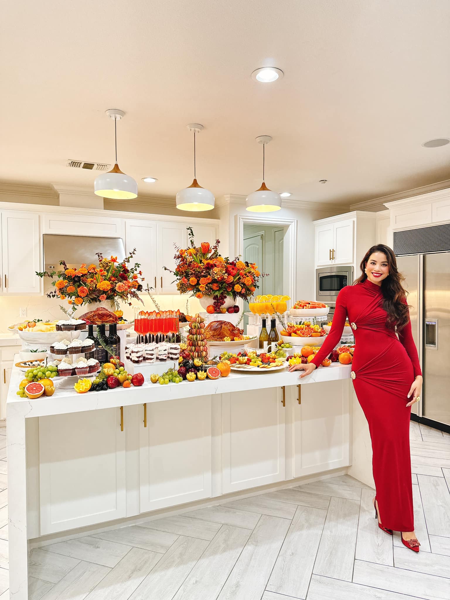 Phạm Hường thường xuyên gây choáng bởi những bữa tiệc hoành tráng