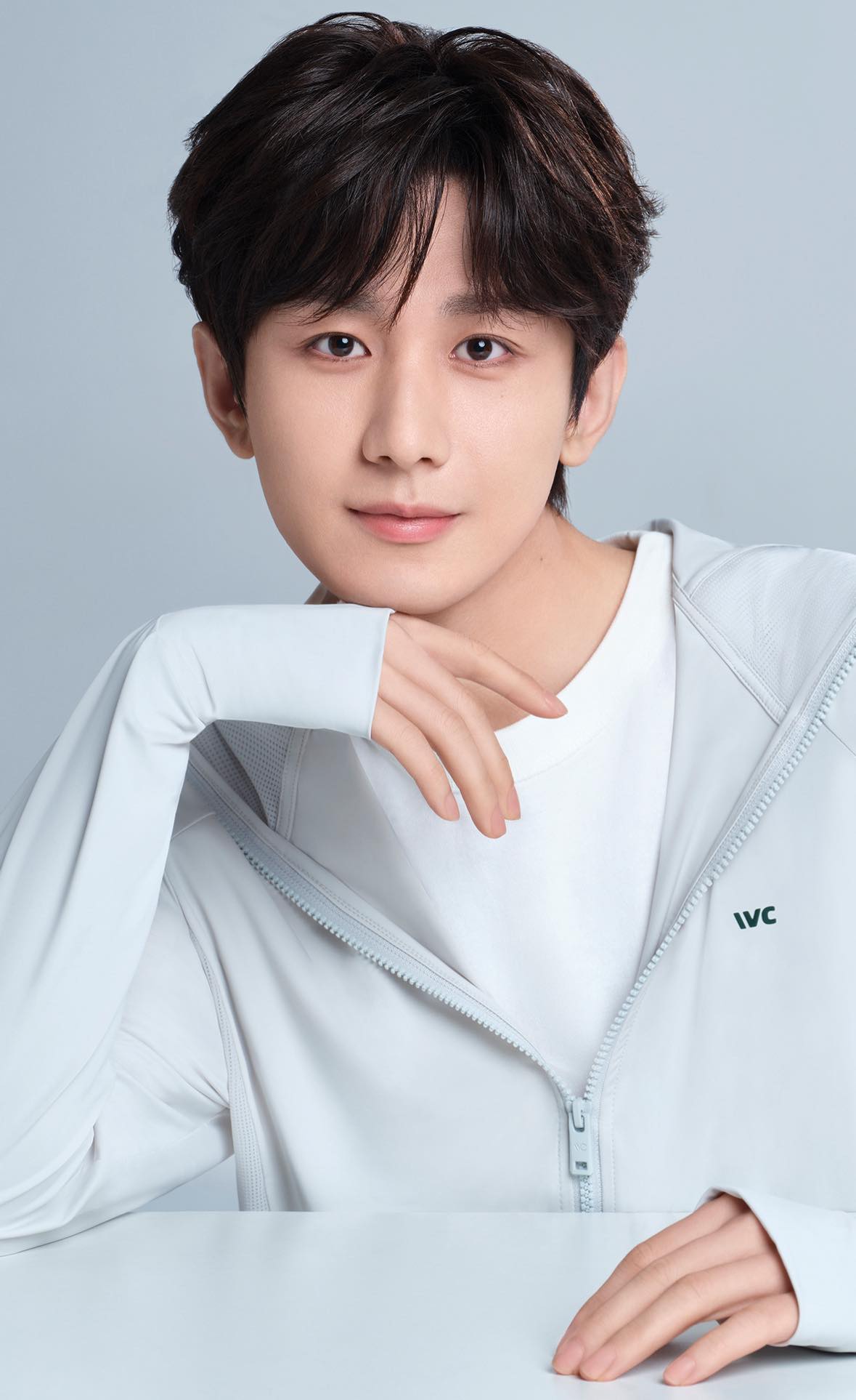 Thành Nghị bị các nhãn hiệu quay lưng, từ chối tái ký hợp đồng sau khi có 3 bộ phim flop nặng trong năm 2025. Ảnh: Weibo. 